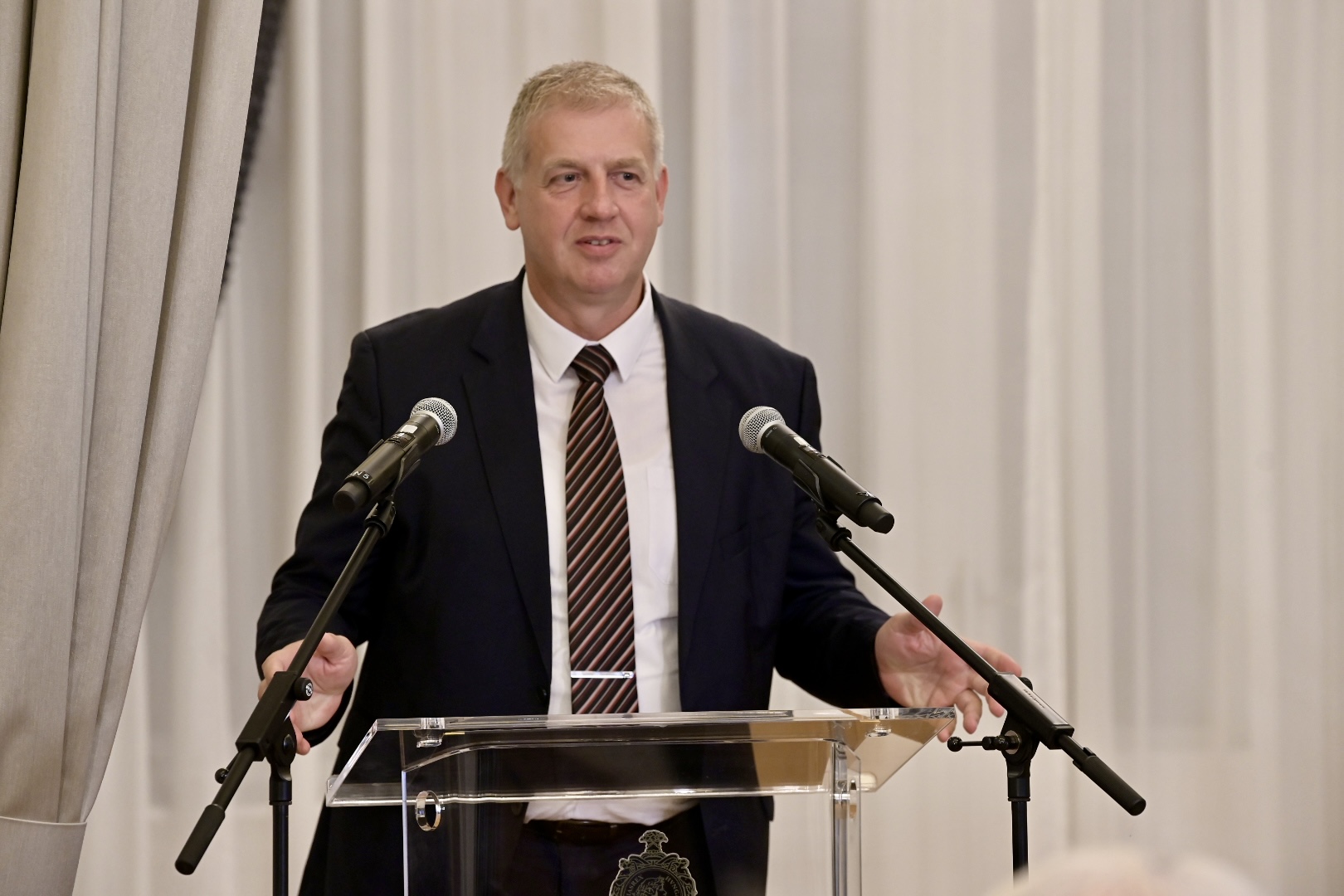Szakmai partnerséget kötött a Magyar Corvin-lánc Testület és az SZTNH Farkas Szabolcs az SZHTNH elnöke