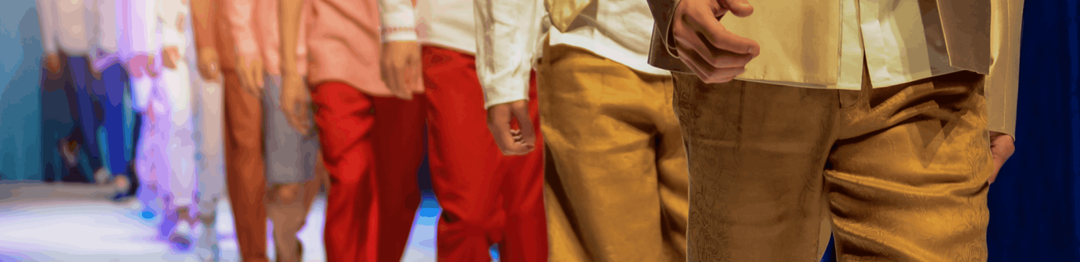 Divatbemutató Divatbemutatón felvonuló emberek