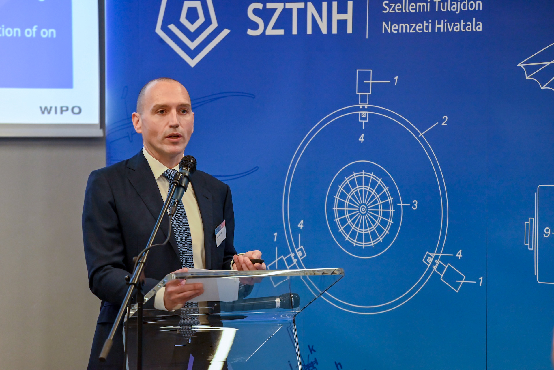 Ip Valuation Workshop A képen a Wipótol Michael Kos, IP-finanszírozási és értékelési szakértő látható